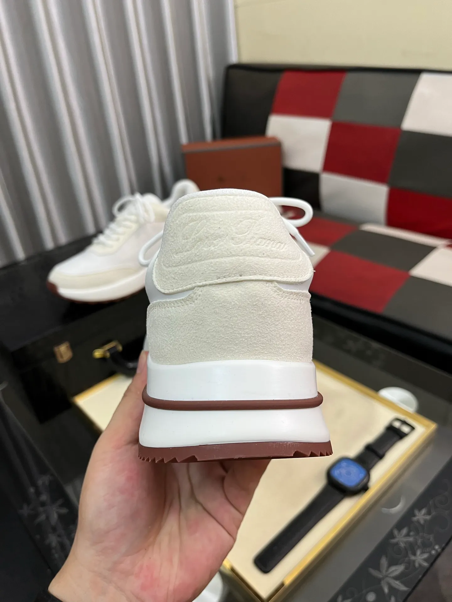 Men's shoes 💰458⌚️⌚️ Loro Pian* Loro Pian* casual shoes are made of cowhide frosted cowhide. Unique texture, simple and elegant, in line with Asian shoe lasts. Almond toe bar, apron style toe, drum-stitched upper. Same color stitching details. Slip-on style for easy on and off. Original color full cowhide lining. The insole is decorated with the 🈶️ brand logo. The original open-molded TPU raw rubber outsole. The soft rubber sole has super grip performance. Comfortable and casual style. You can create 🉑casual🉑formal urban style at will!  Code number: 38-44